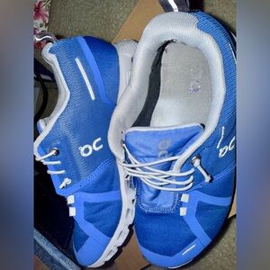 On Cloud Blue Running Shoes Women’s Size 7.5 Waterproof Swiss Engineering